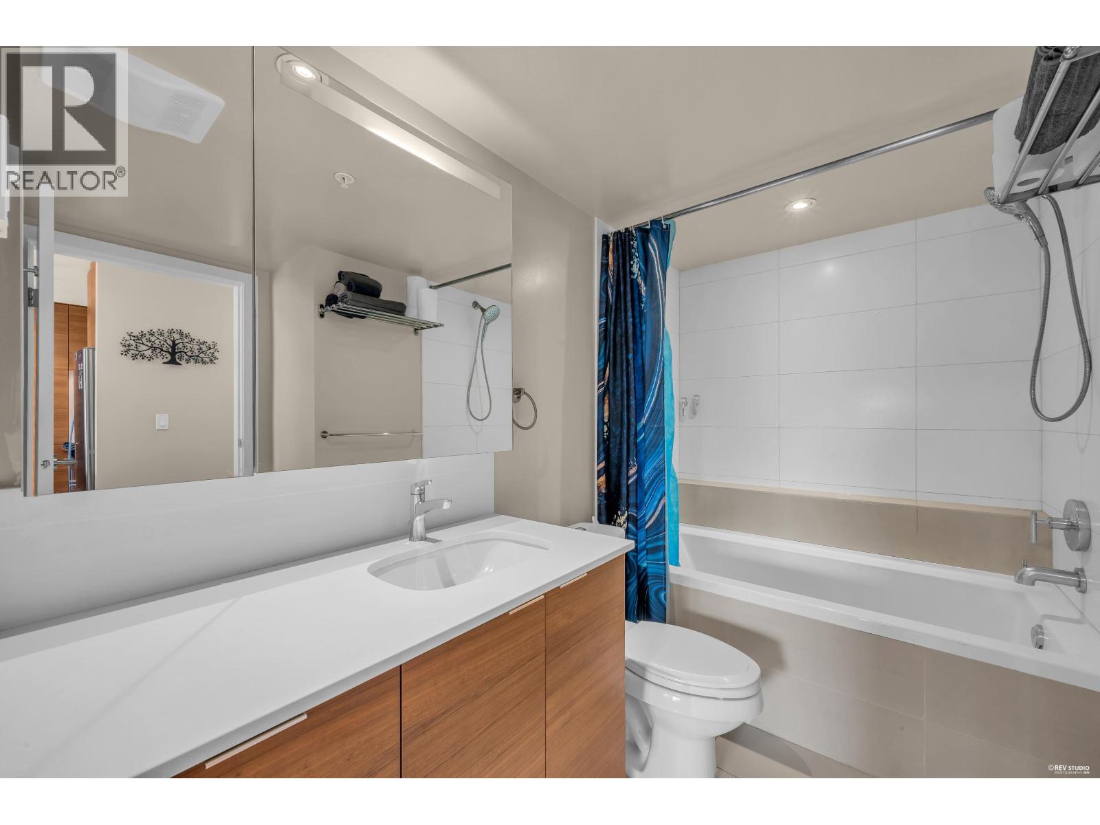 401 1677 LLOYD AVENUE, North Vancouver