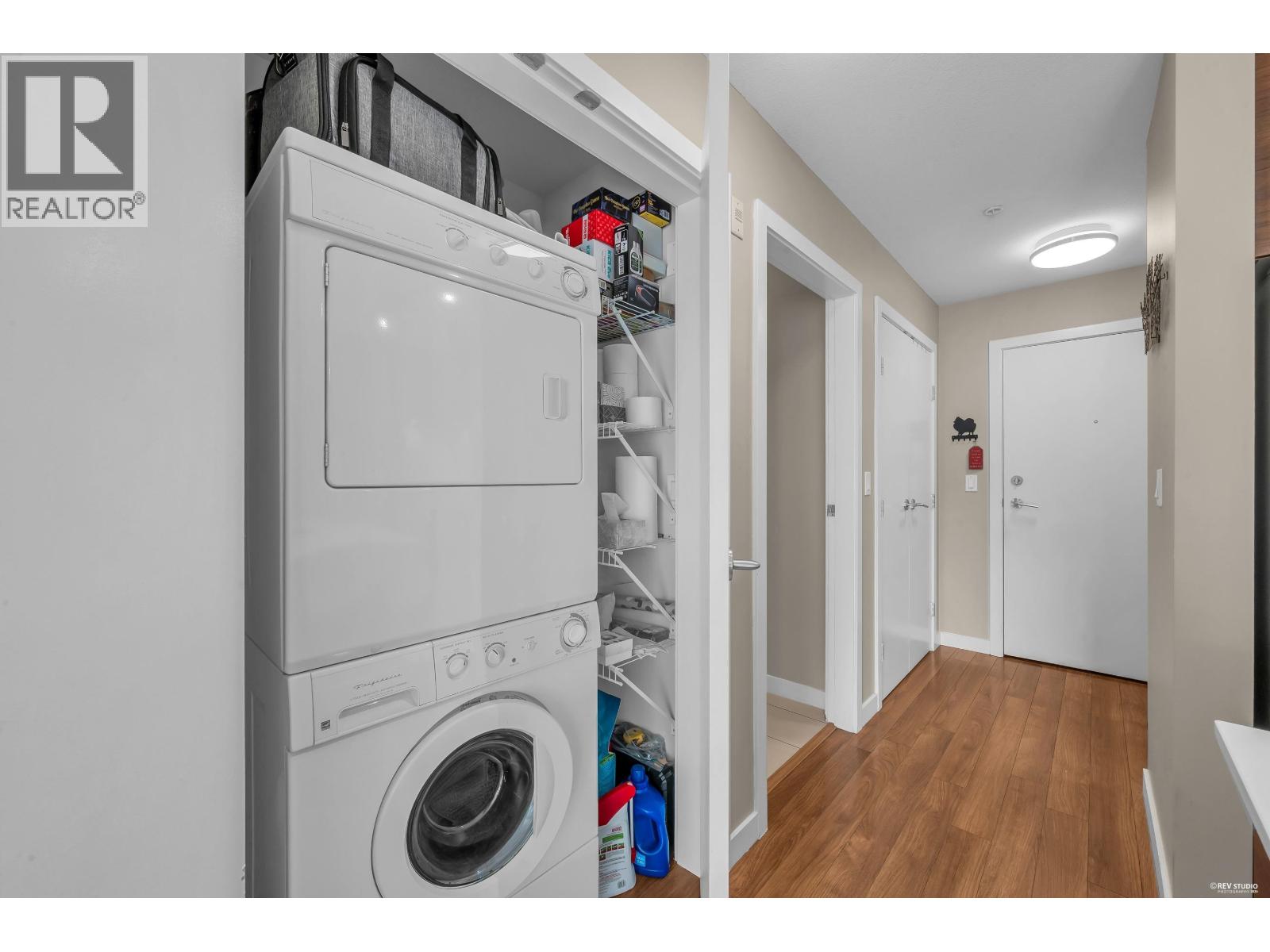 401 1677 LLOYD AVENUE, North Vancouver