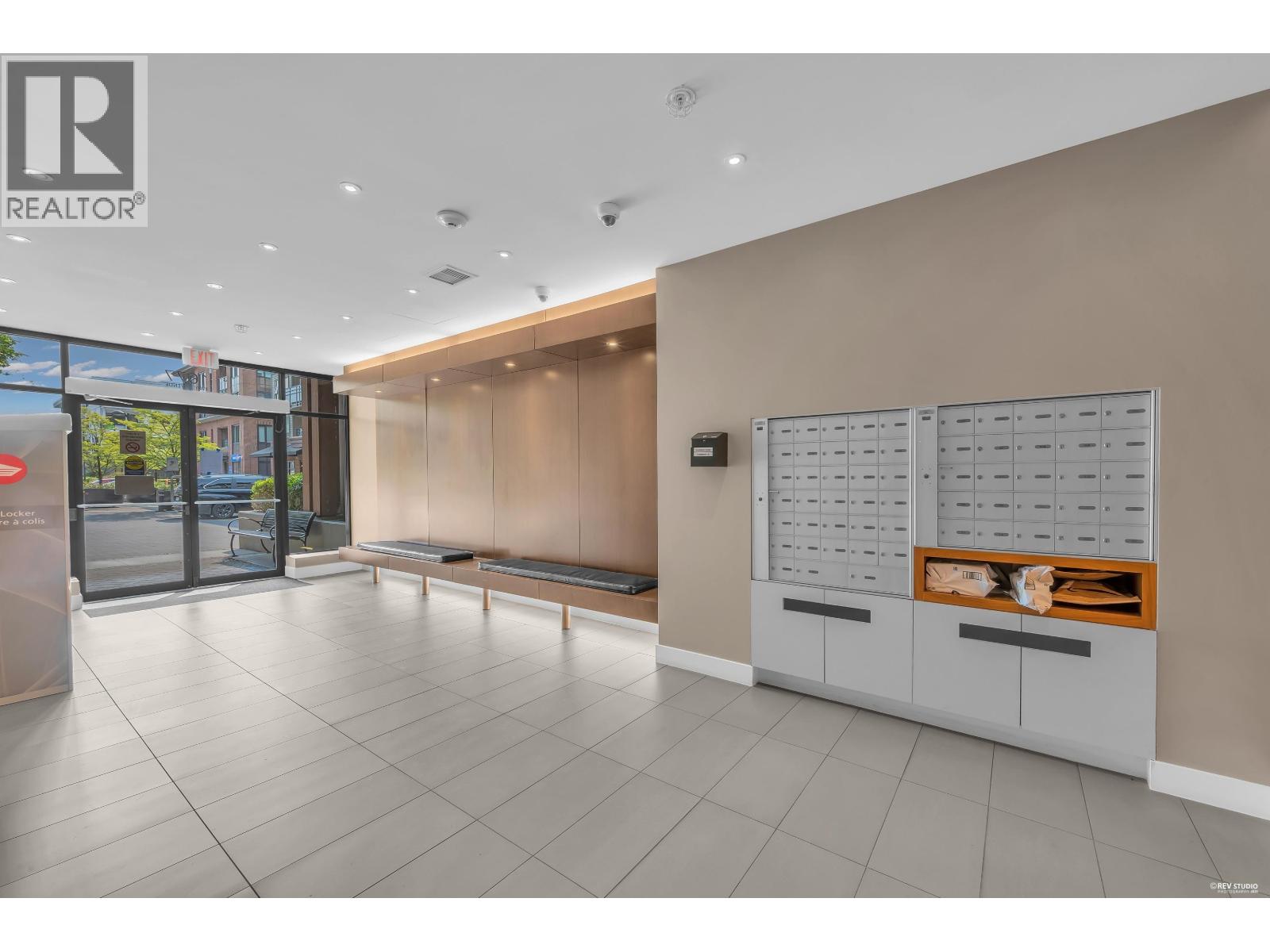 401 1677 LLOYD AVENUE, North Vancouver