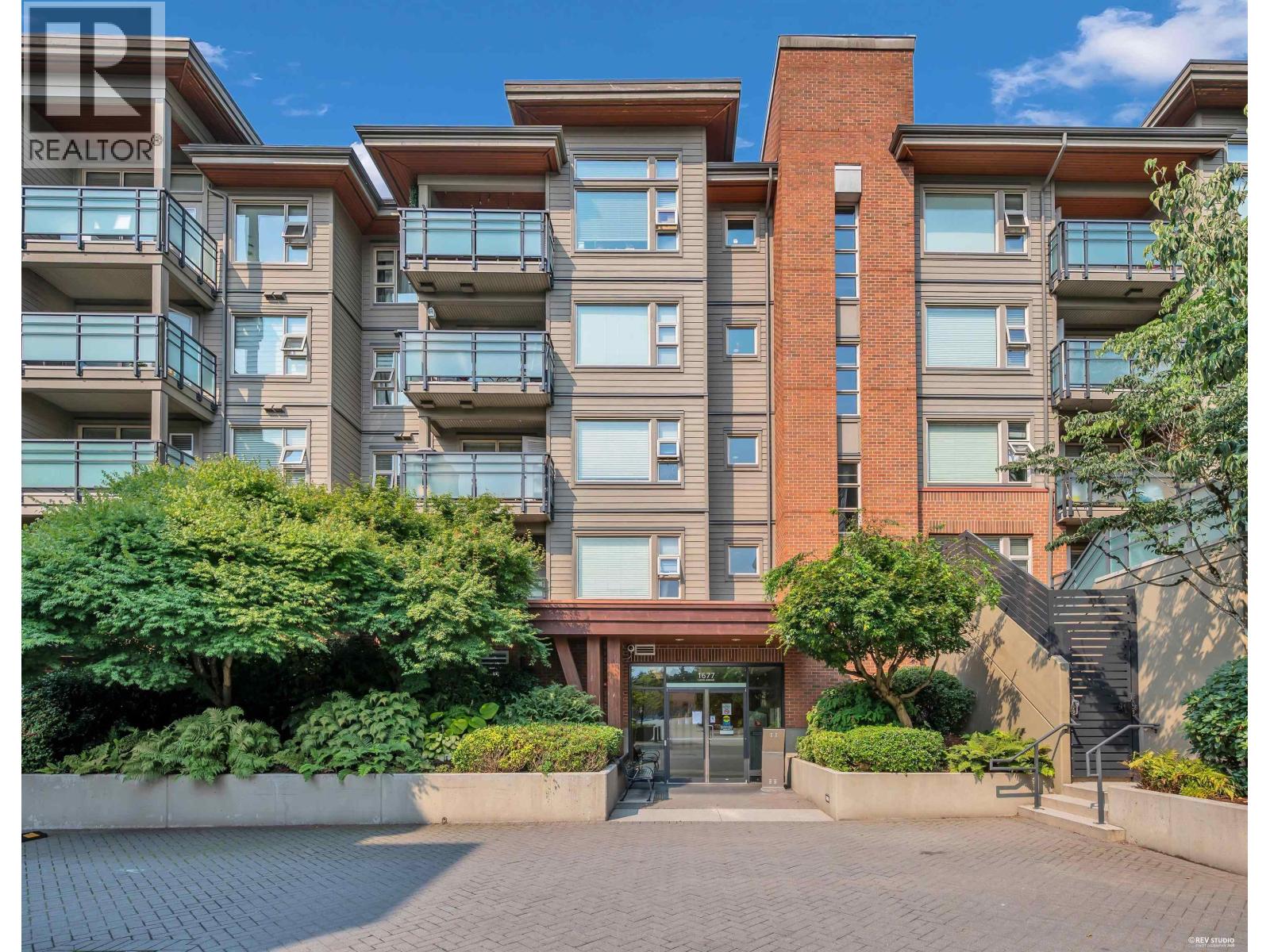 401 1677 LLOYD AVENUE, North Vancouver