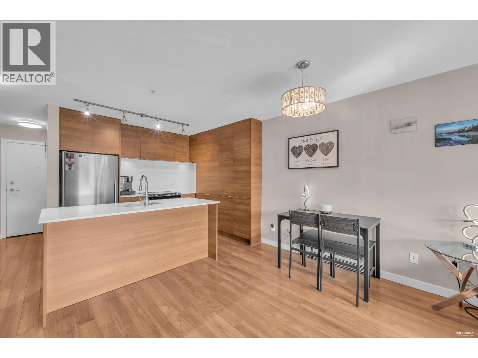 401 1677 LLOYD AVENUE, North Vancouver