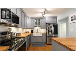 3938 Indian River Drive, North Vancouver, BC V7G2G9 Photo 10