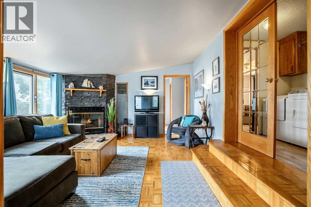 215 Homestead Close - 4