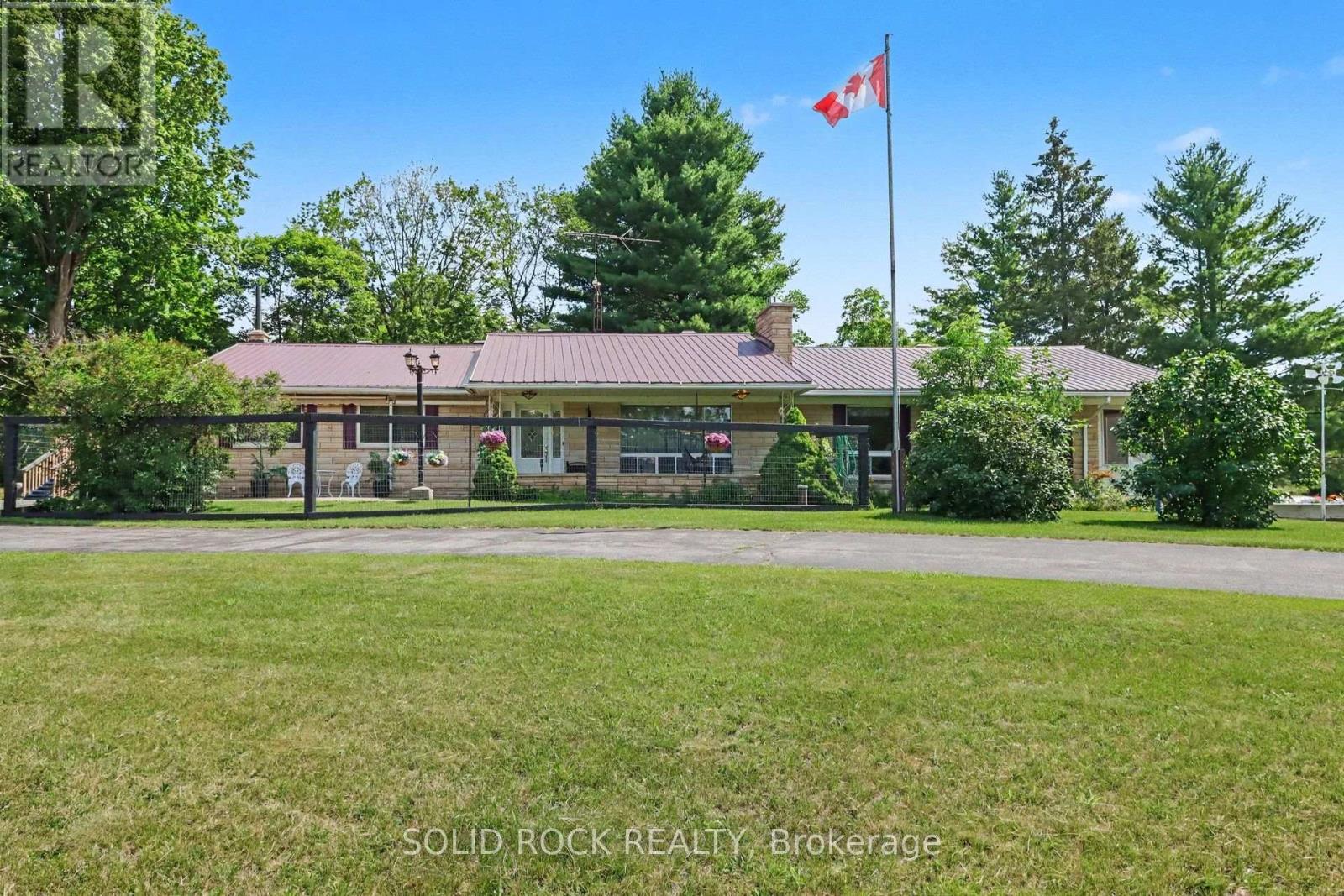 220 HIGHFIELD CRESCENT - 30