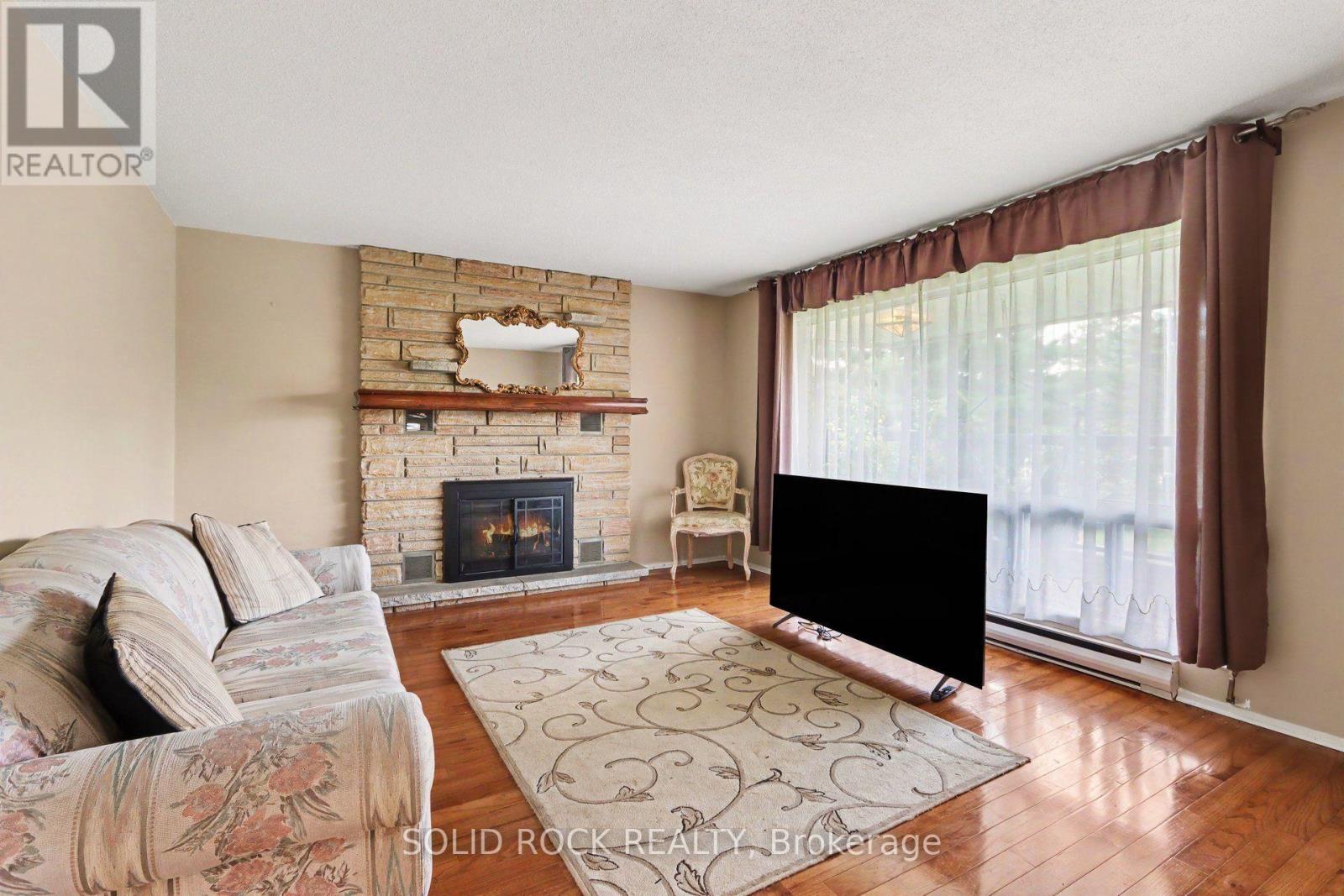 220 HIGHFIELD CRESCENT - 8