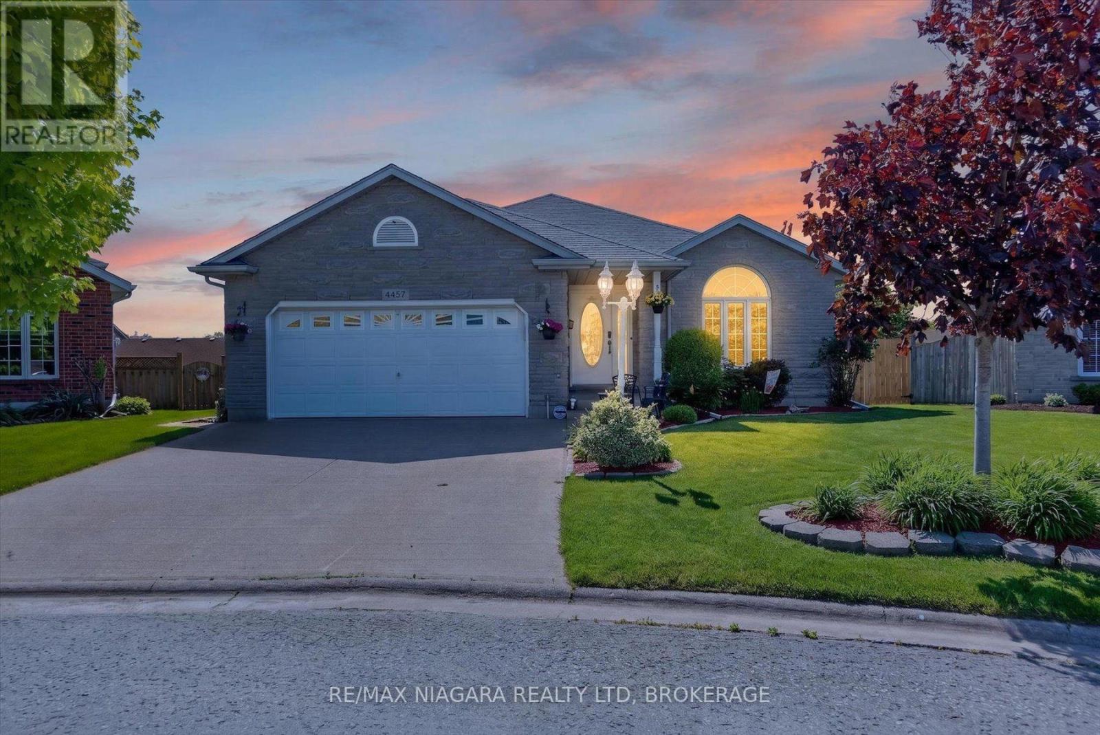 4457 KATHLEEN CRESCENT - 1