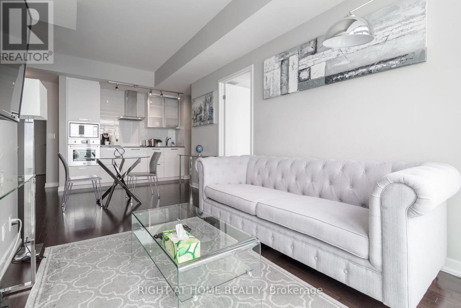 #5606 14 YORK STREET - 11