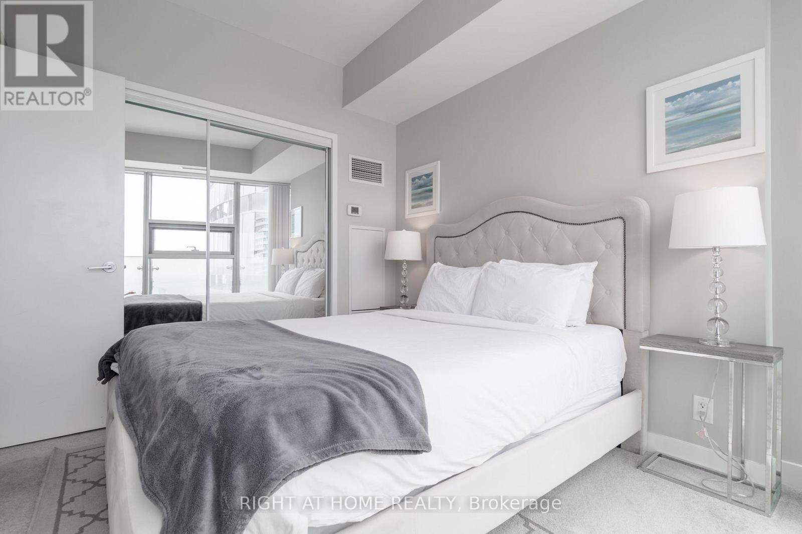 #5606 14 YORK STREET - 2