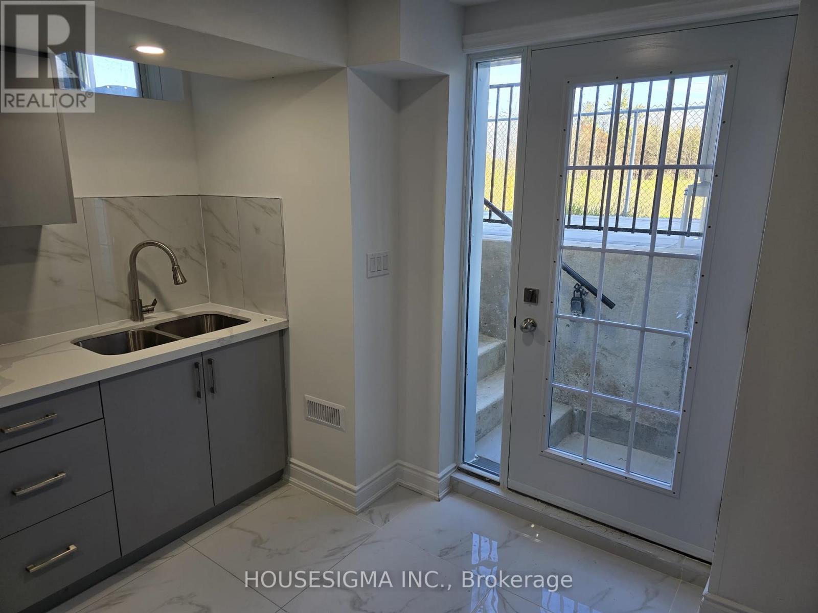 #BSMT 18 Shepherd Drive, Barrie (Painswick South), Ontario, L9J0P3, Barrie (Painswick South), Ontario — photo 4 of 5