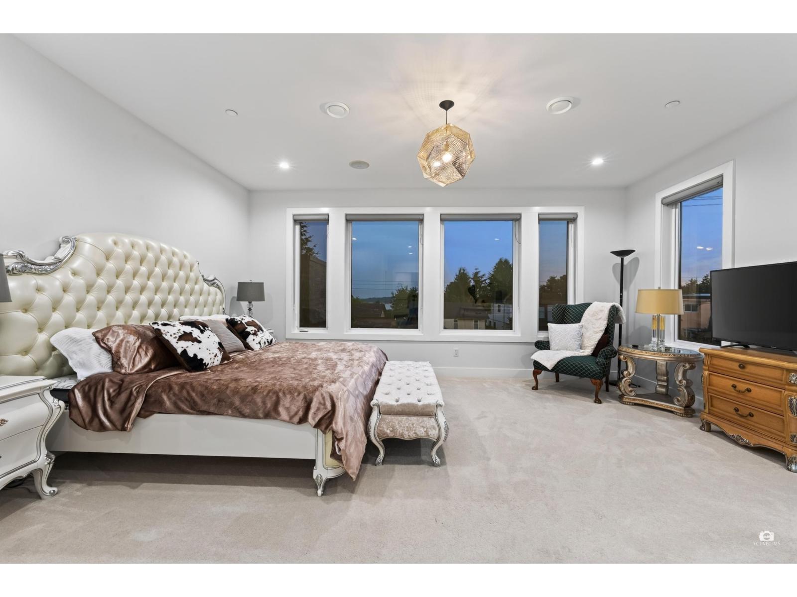 15881 BUENA VISTA AVENUE, White Rock