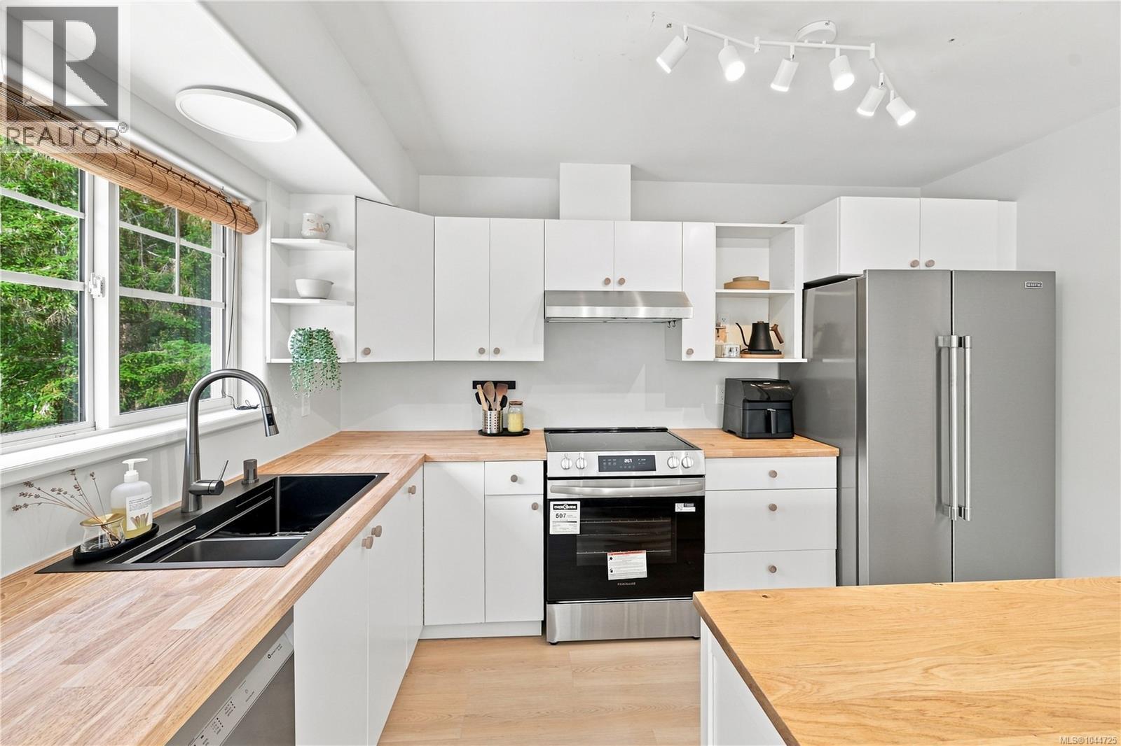 D 7806 Dalrae Pl, Sooke