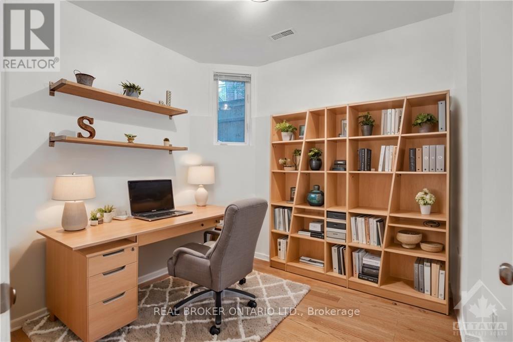 292 LONDON TERRACE - 23
