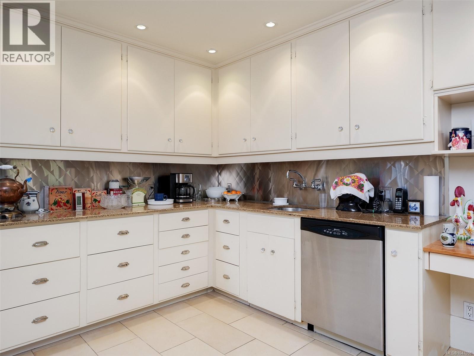 3000 Uplands Rd - 9