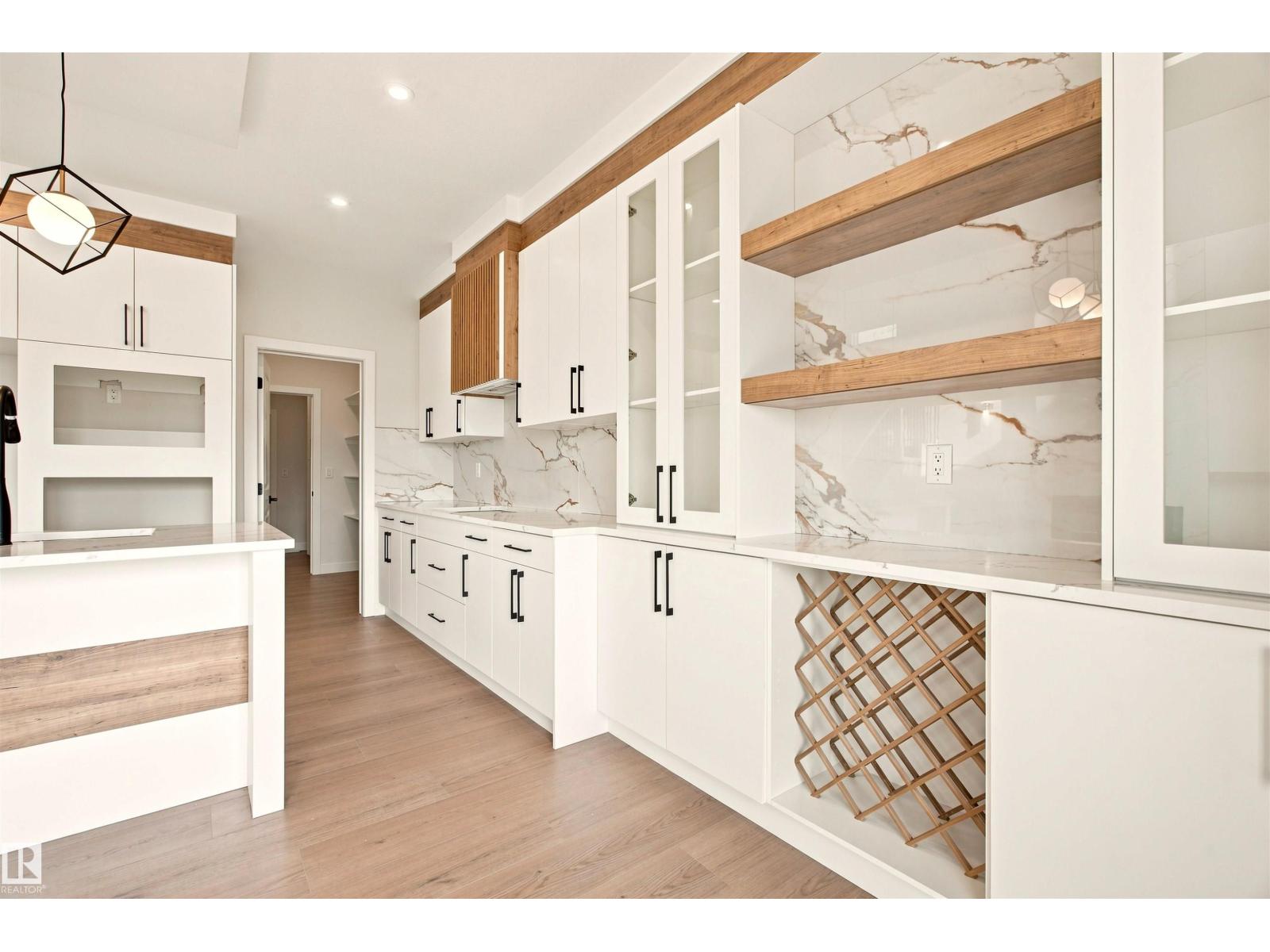 10462 104 ST - 14