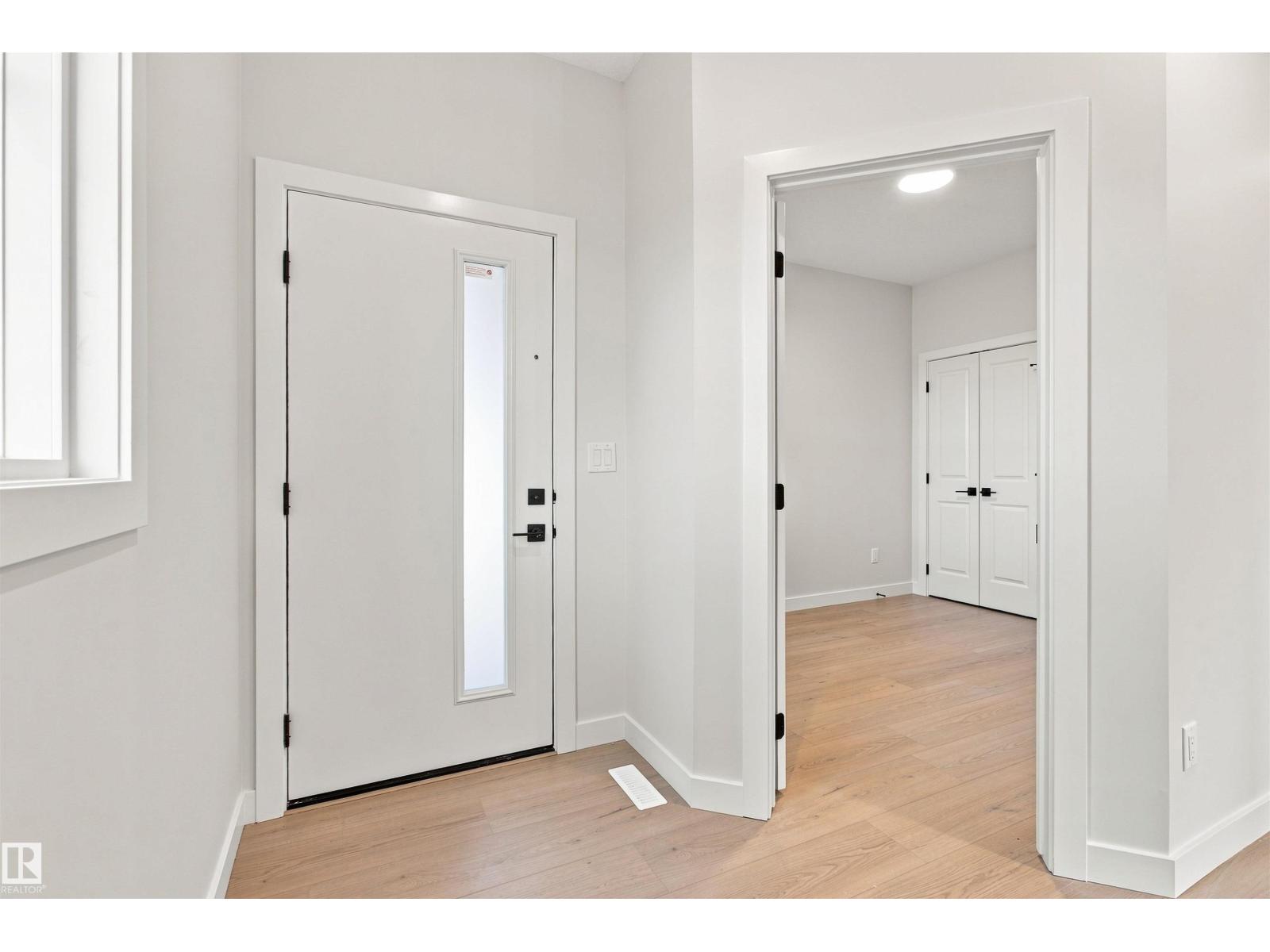 10462 104 ST - 4
