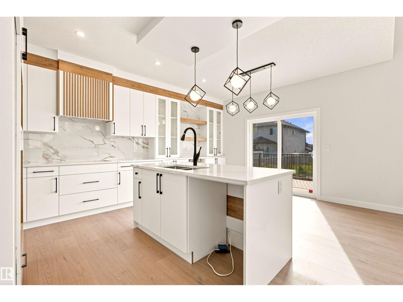 10462 104 ST - 12