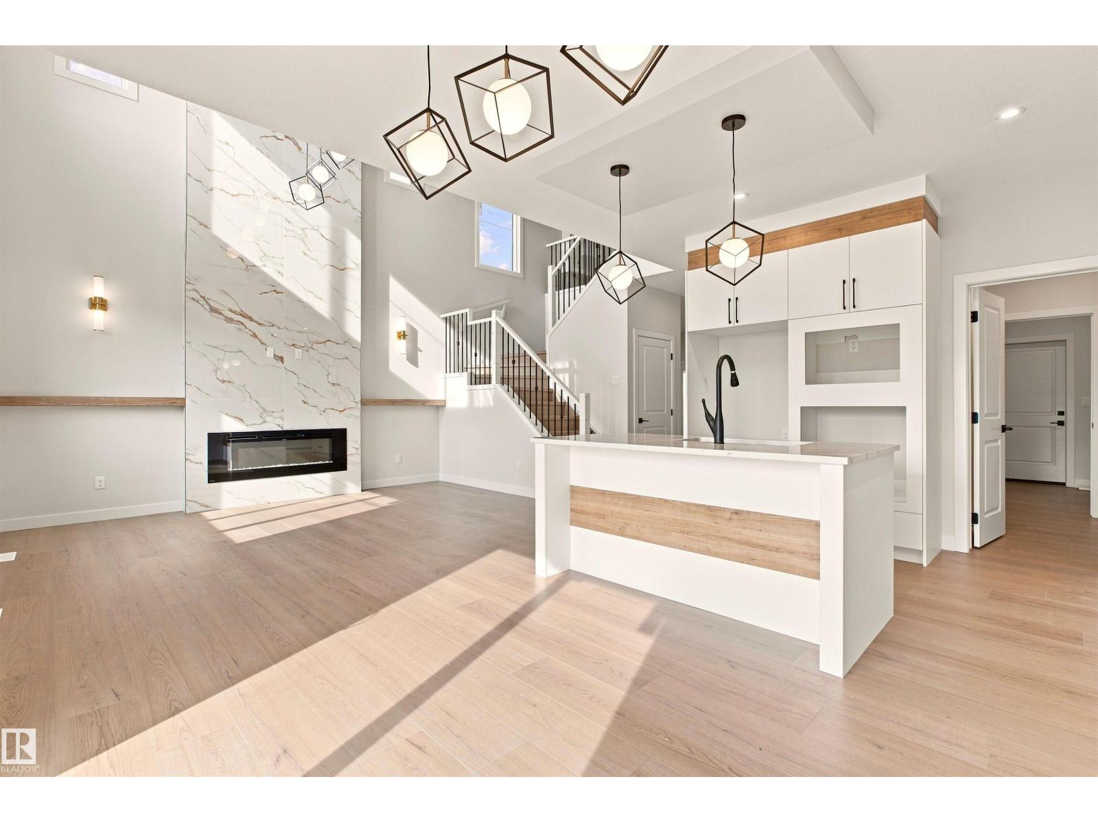 10462 104 ST - 13
