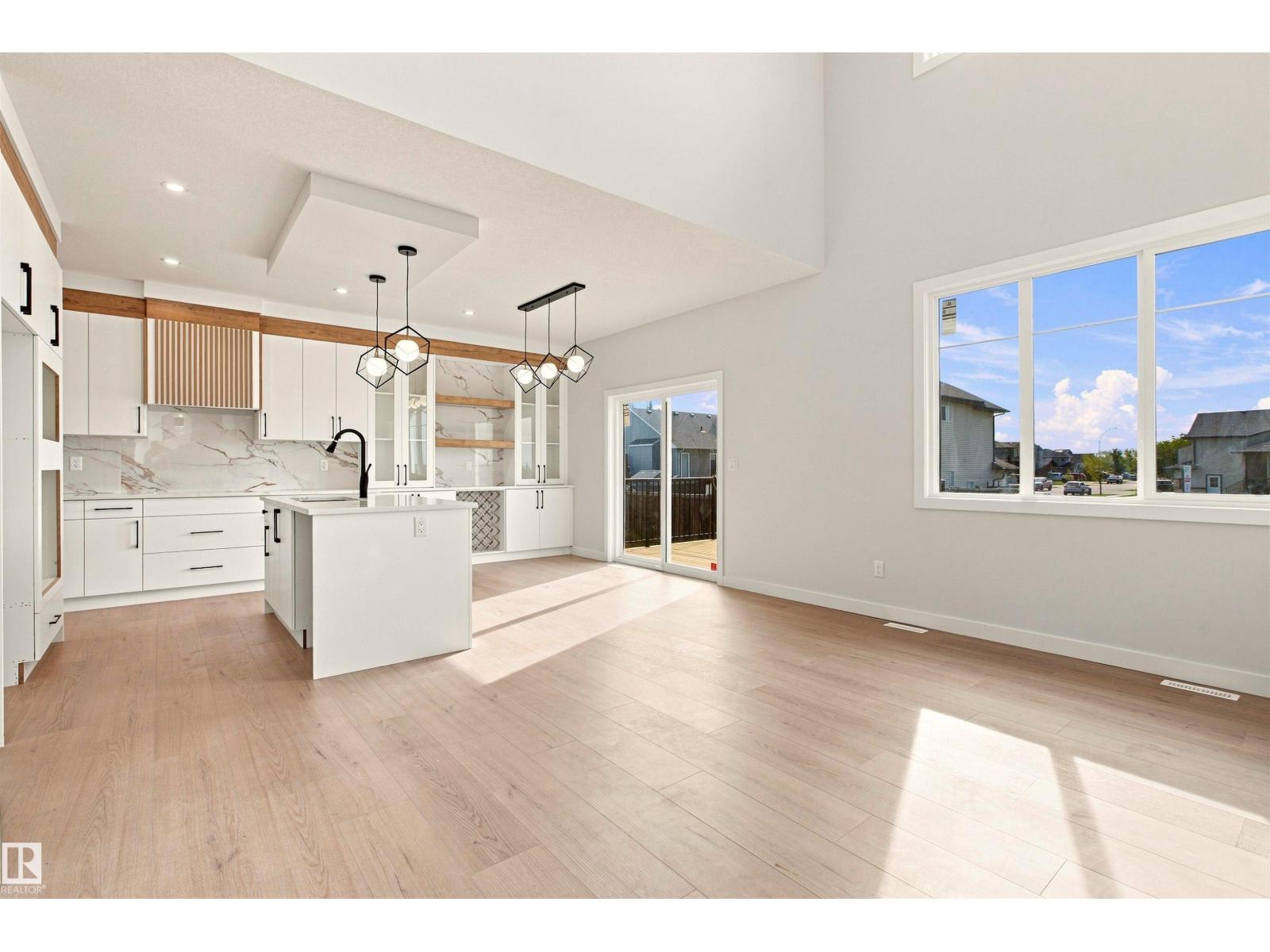10462 104 ST - 10