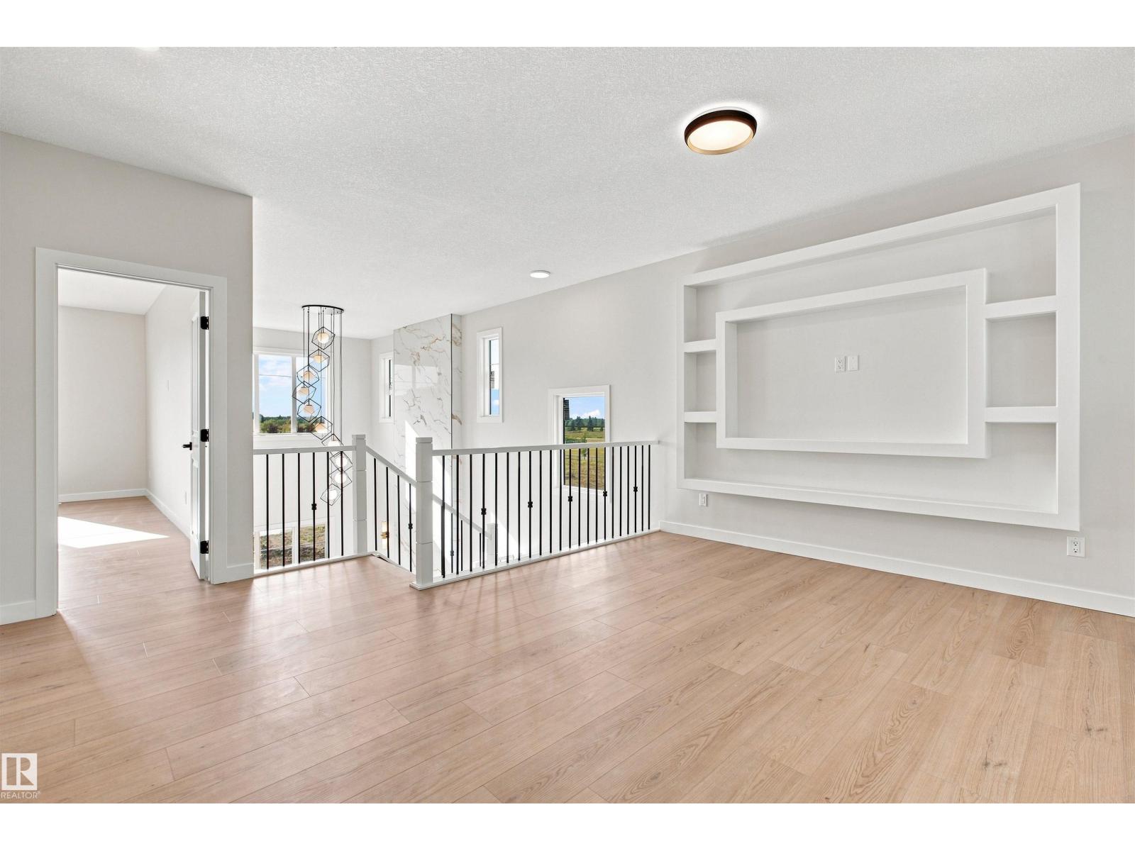 10462 104 ST - 19