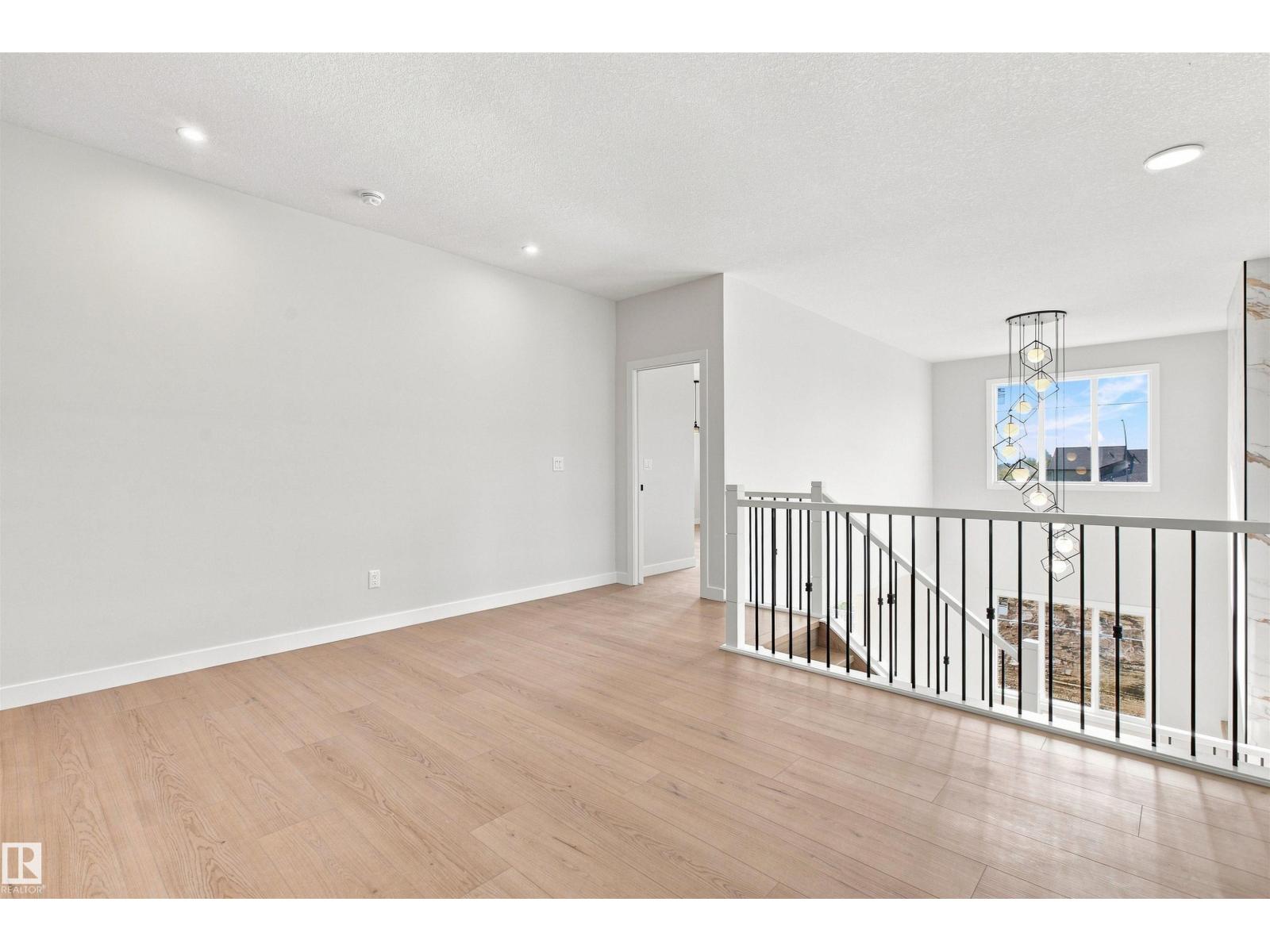10462 104 ST - 18