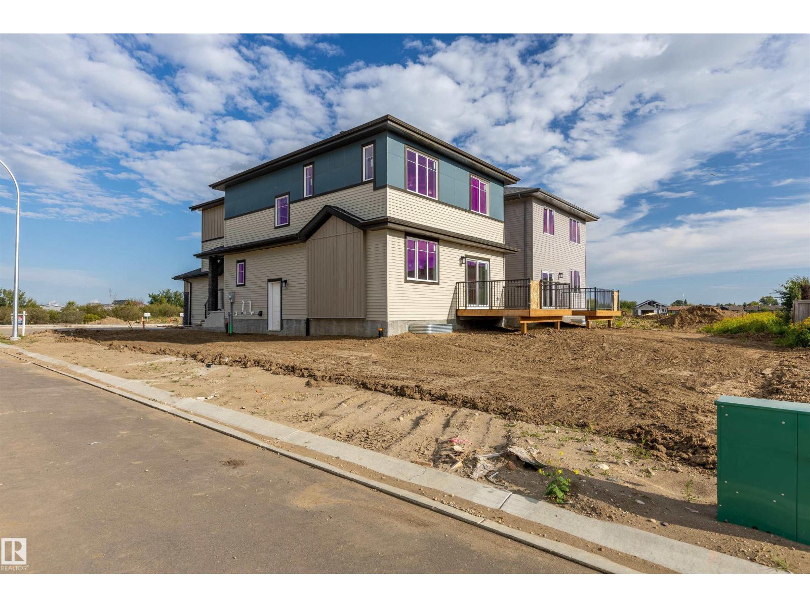 10462 104 ST - 43