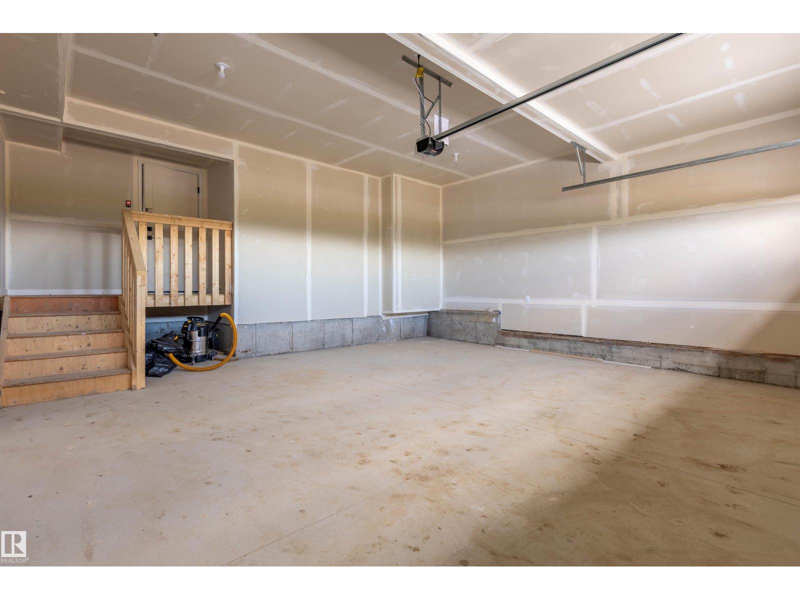 10462 104 ST - 36
