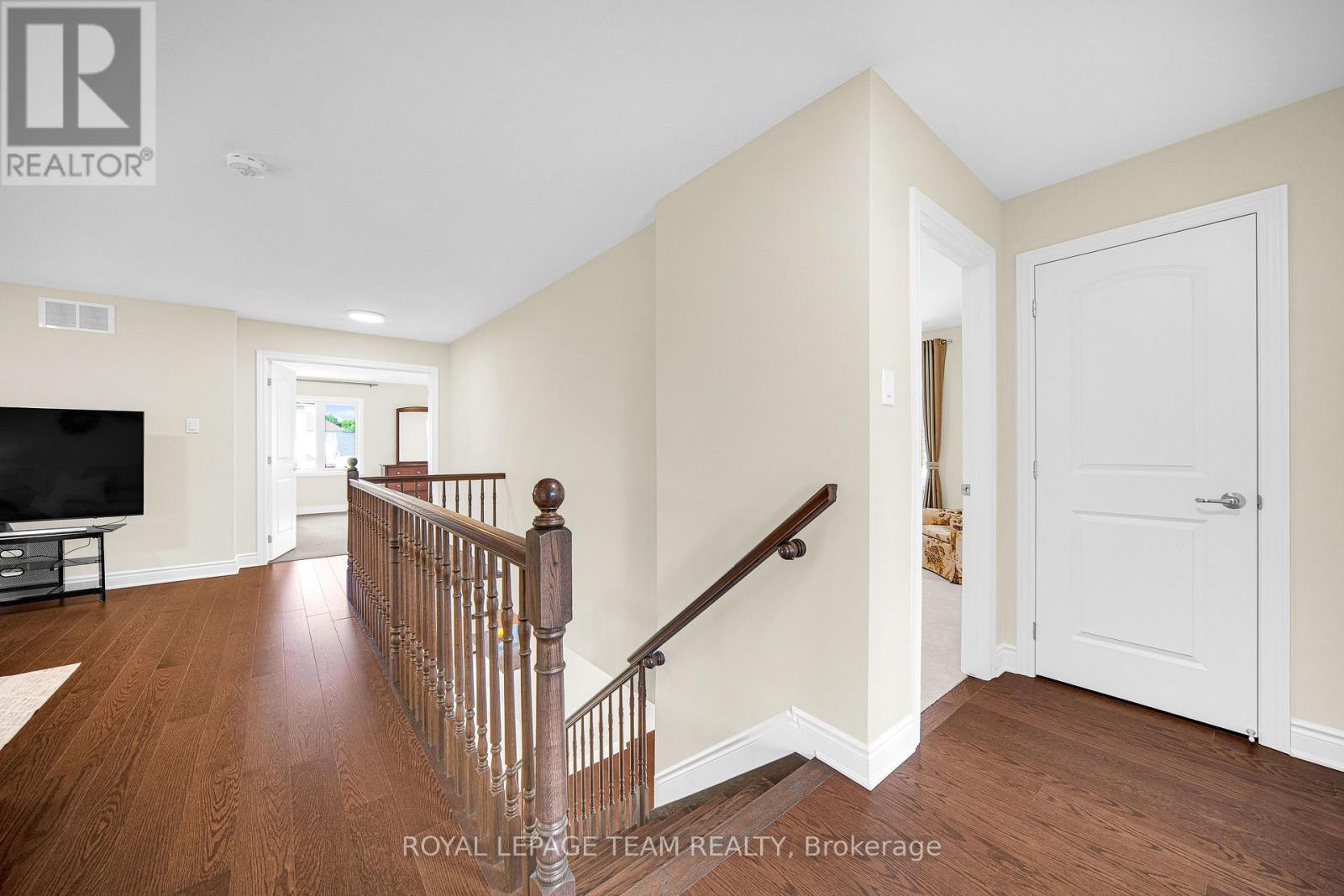 607 PARADE DRIVE - Image 24