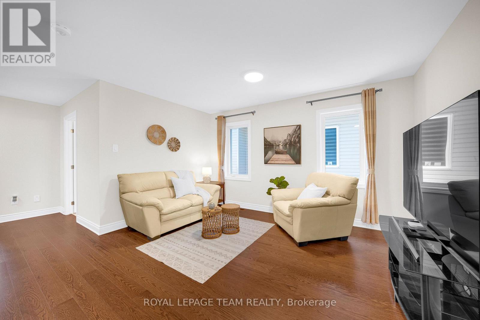 607 PARADE DRIVE - Image 26