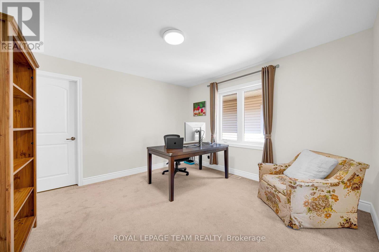 607 PARADE DRIVE - 32