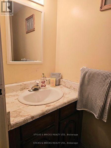 #1 5815 SWAYZE DRIVE - 7