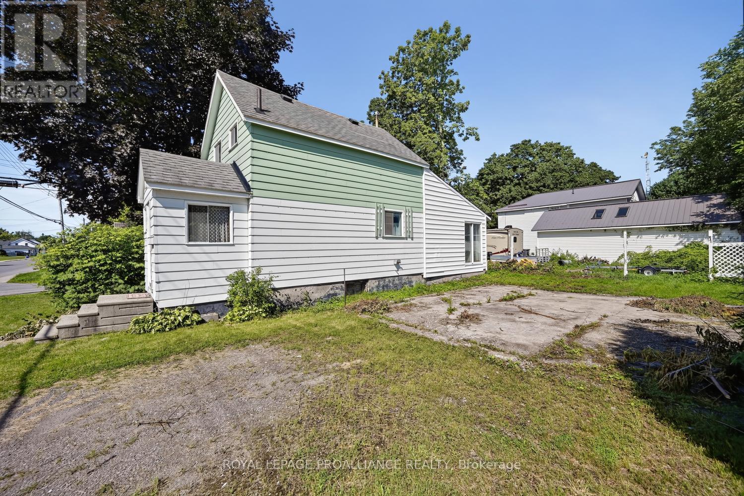 300 PARK STREET E - 16