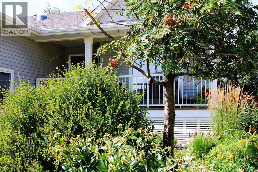 128 12 Ave NE - 2