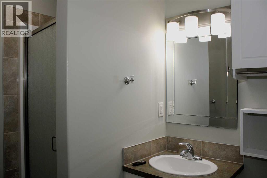 128 12 Ave NE - Image 38