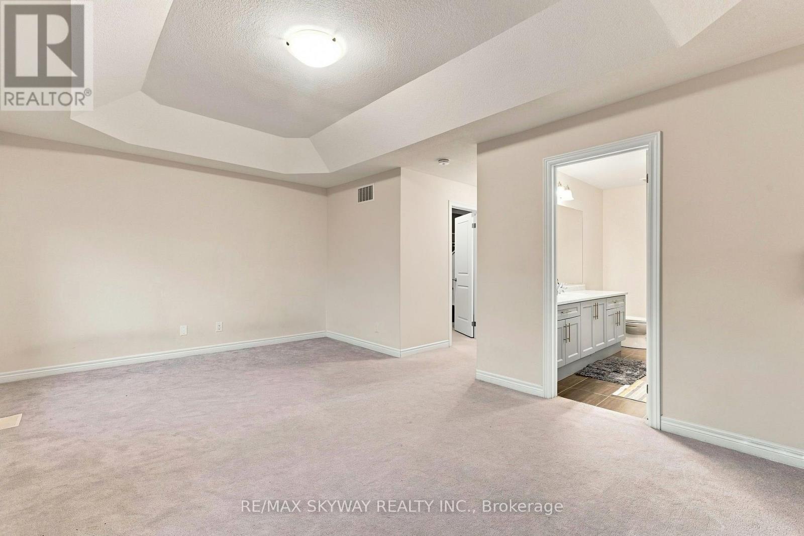 5 GLORIA STREET N - Image 26