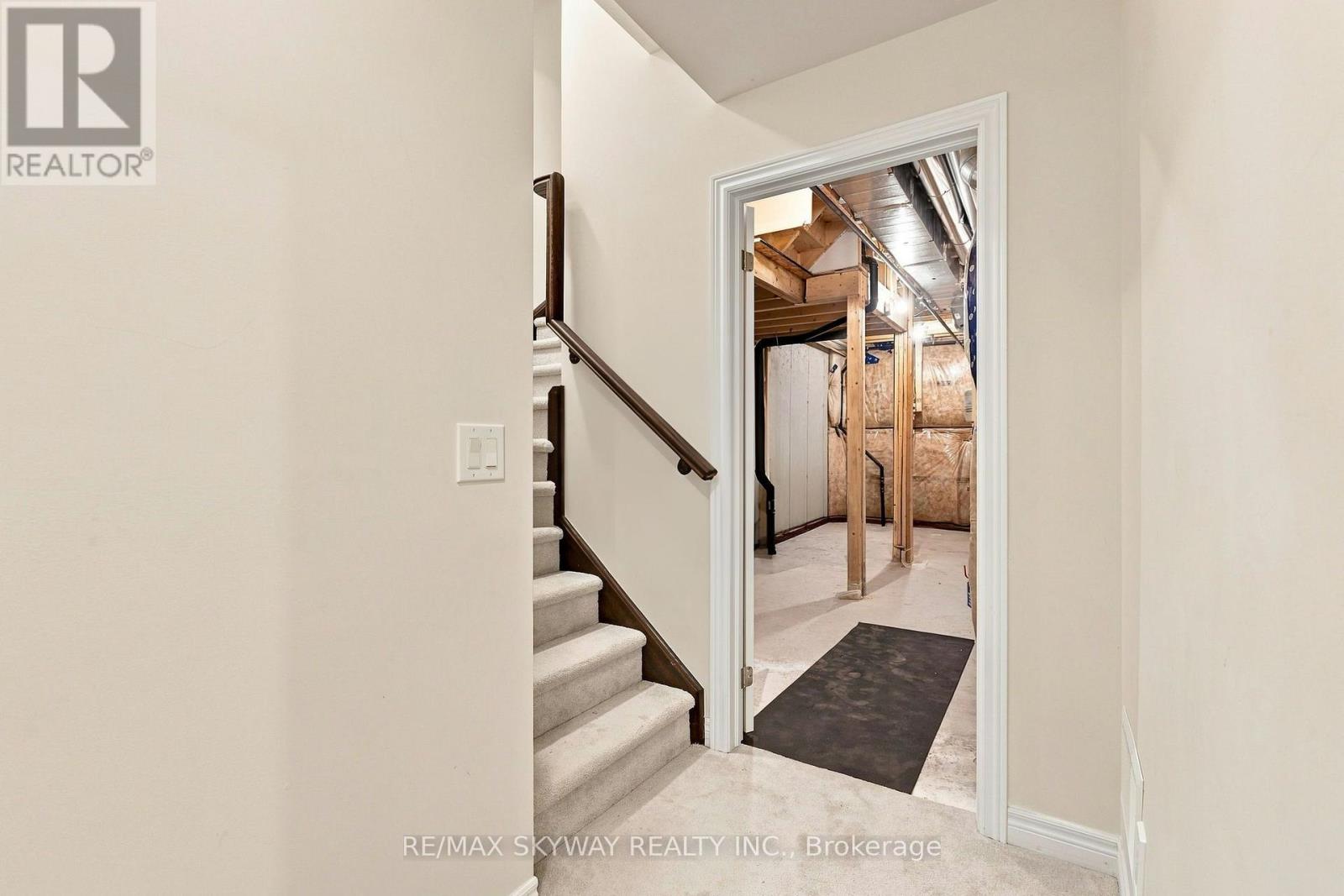 5 GLORIA STREET N - Image 32
