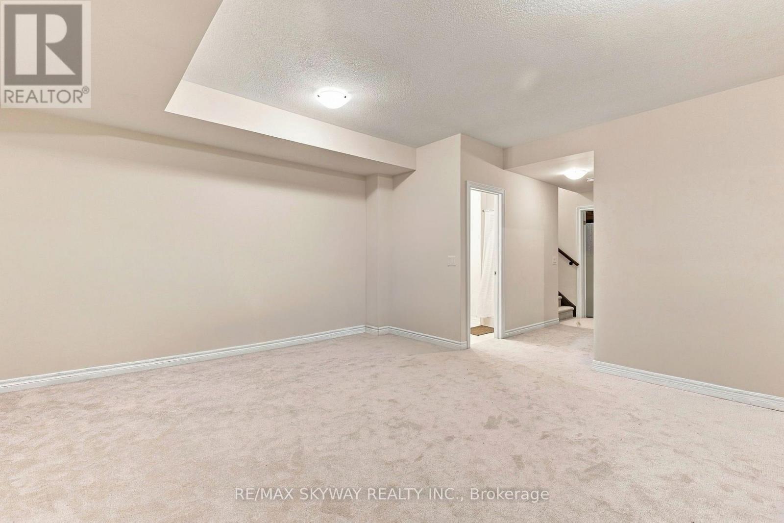 5 GLORIA STREET N - 34