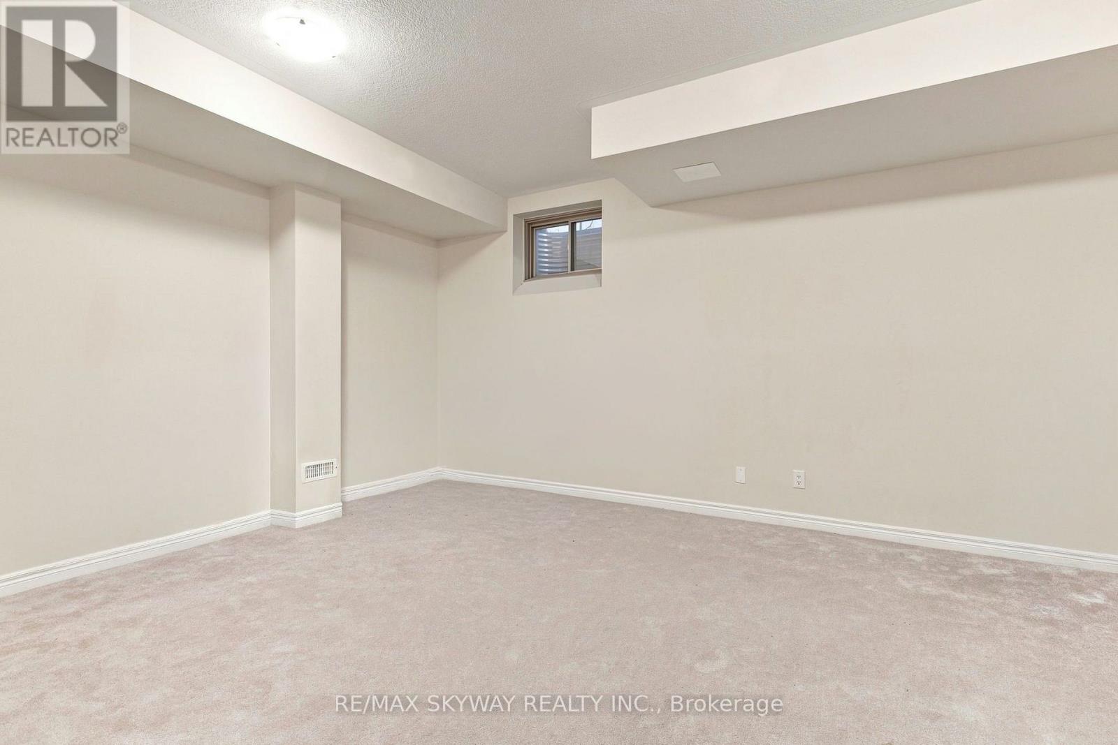 5 GLORIA STREET N - Image 35