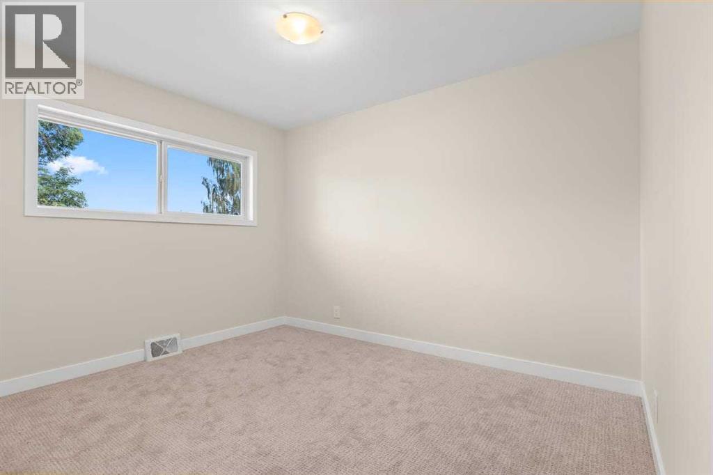 2007 Cottonwood Crescent SE - 10