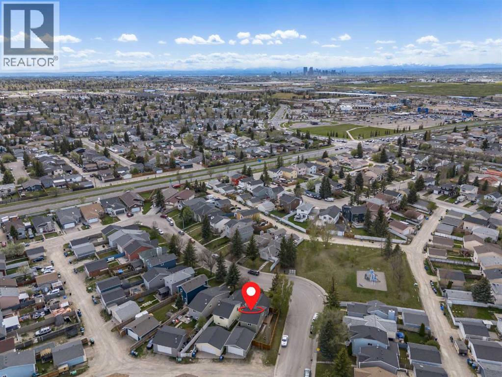 18 Martinview Crescent NE - 42