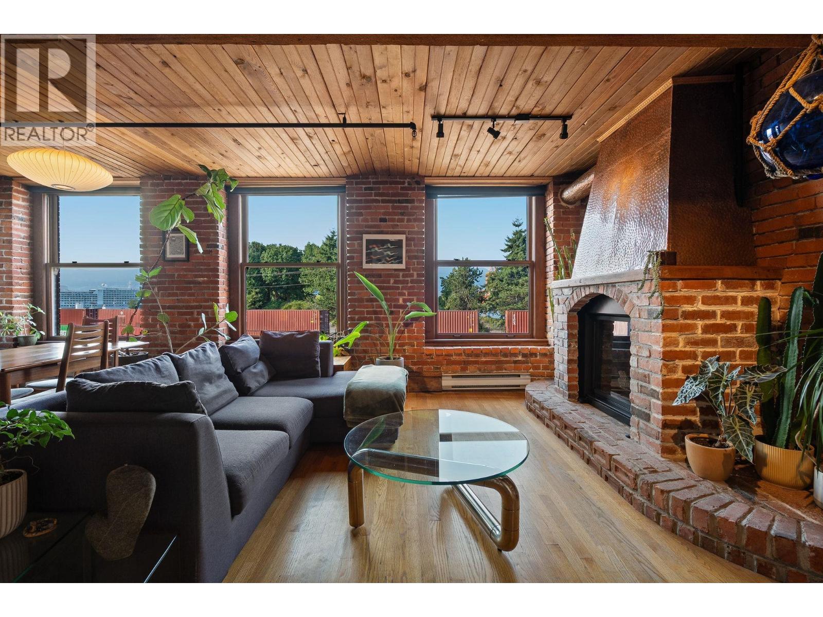 305 41 ALEXANDER STREET, Vancouver