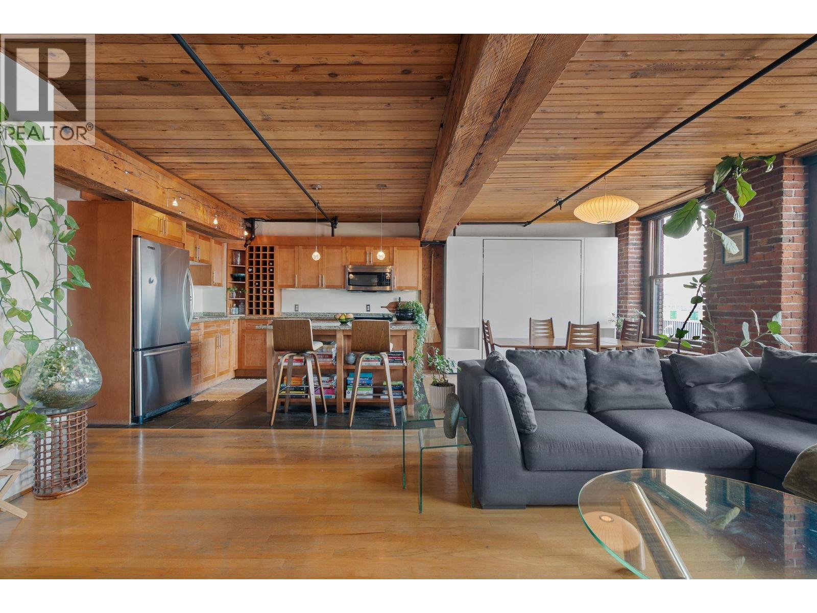 305 41 ALEXANDER STREET, Vancouver