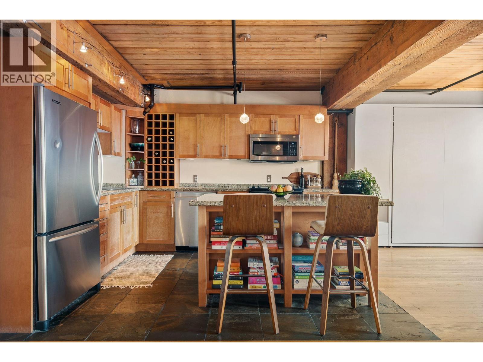 305 41 ALEXANDER STREET, Vancouver