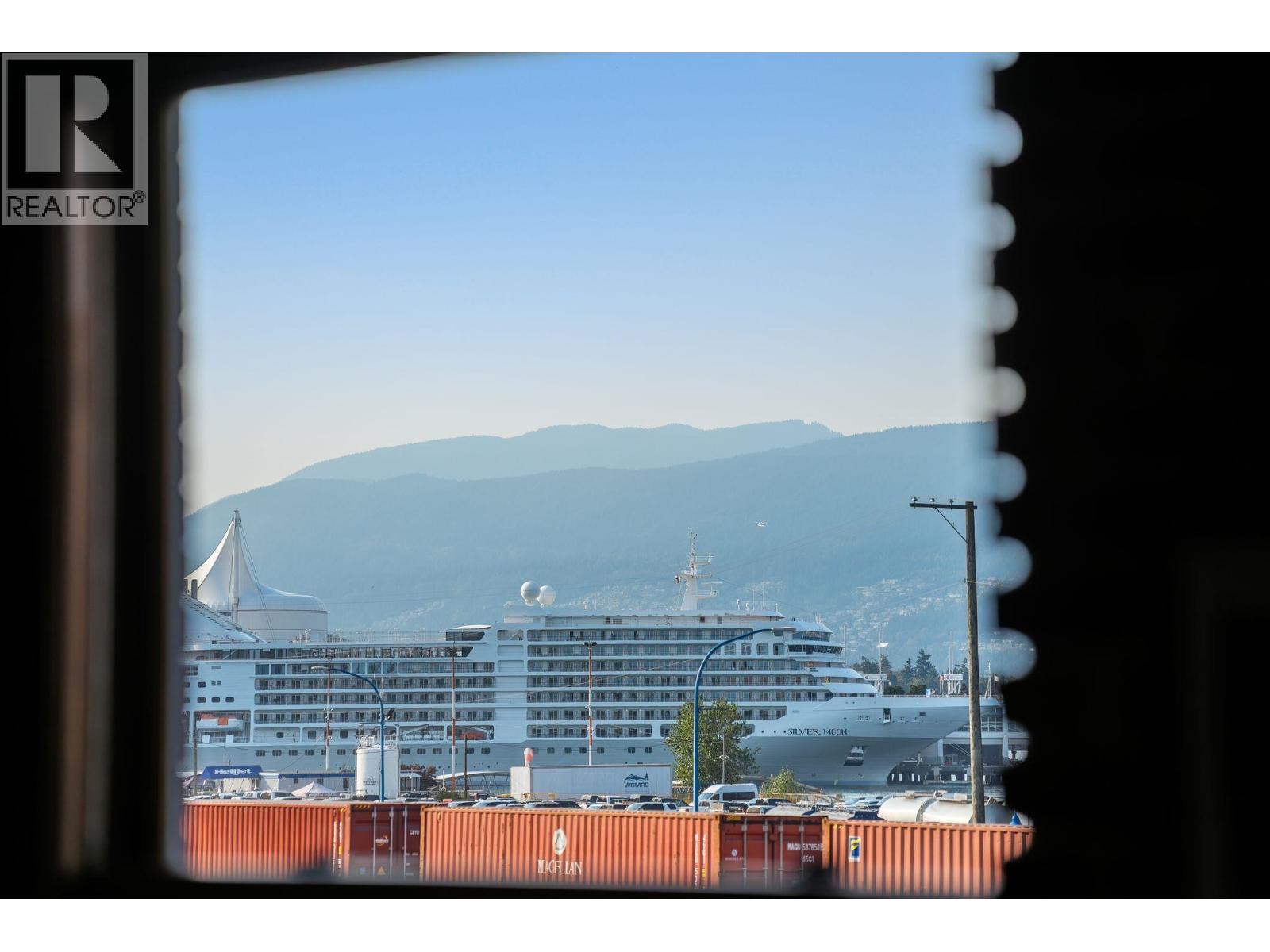 305 41 ALEXANDER STREET, Vancouver