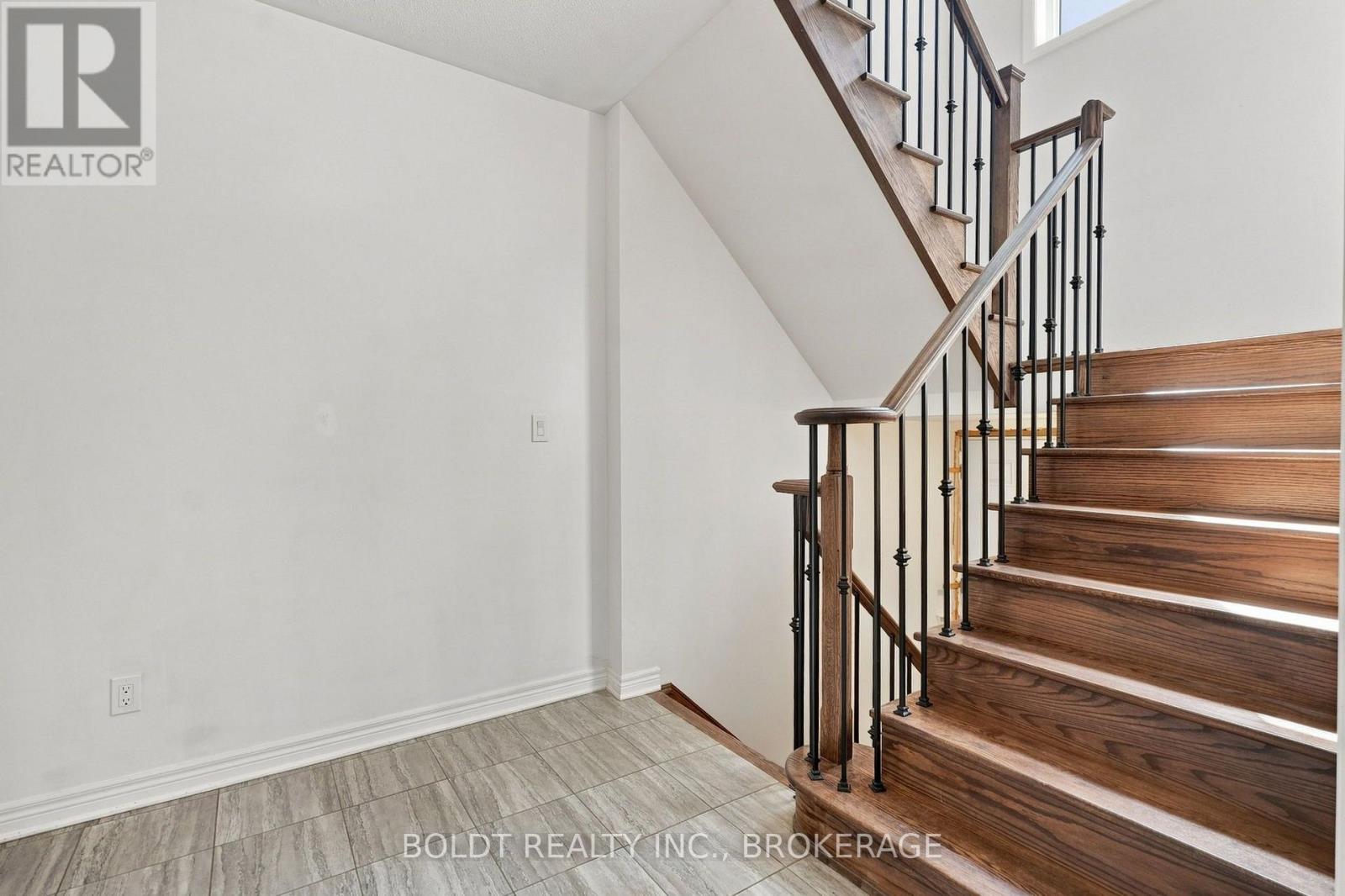 85 HOMESTEAD WAY - Image 18