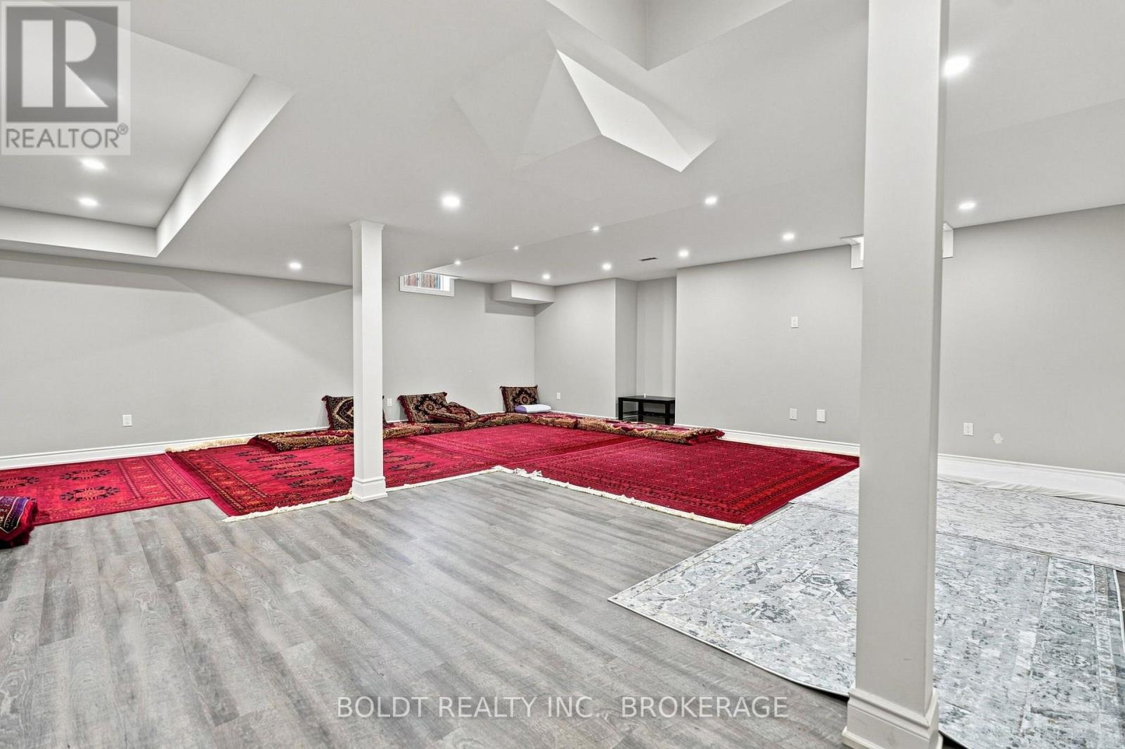85 HOMESTEAD WAY - Image 33