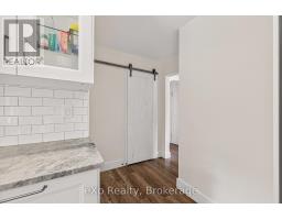 Bathroom - 18 Willowdale Street, Brantford, ON N3T5L7 Photo 12