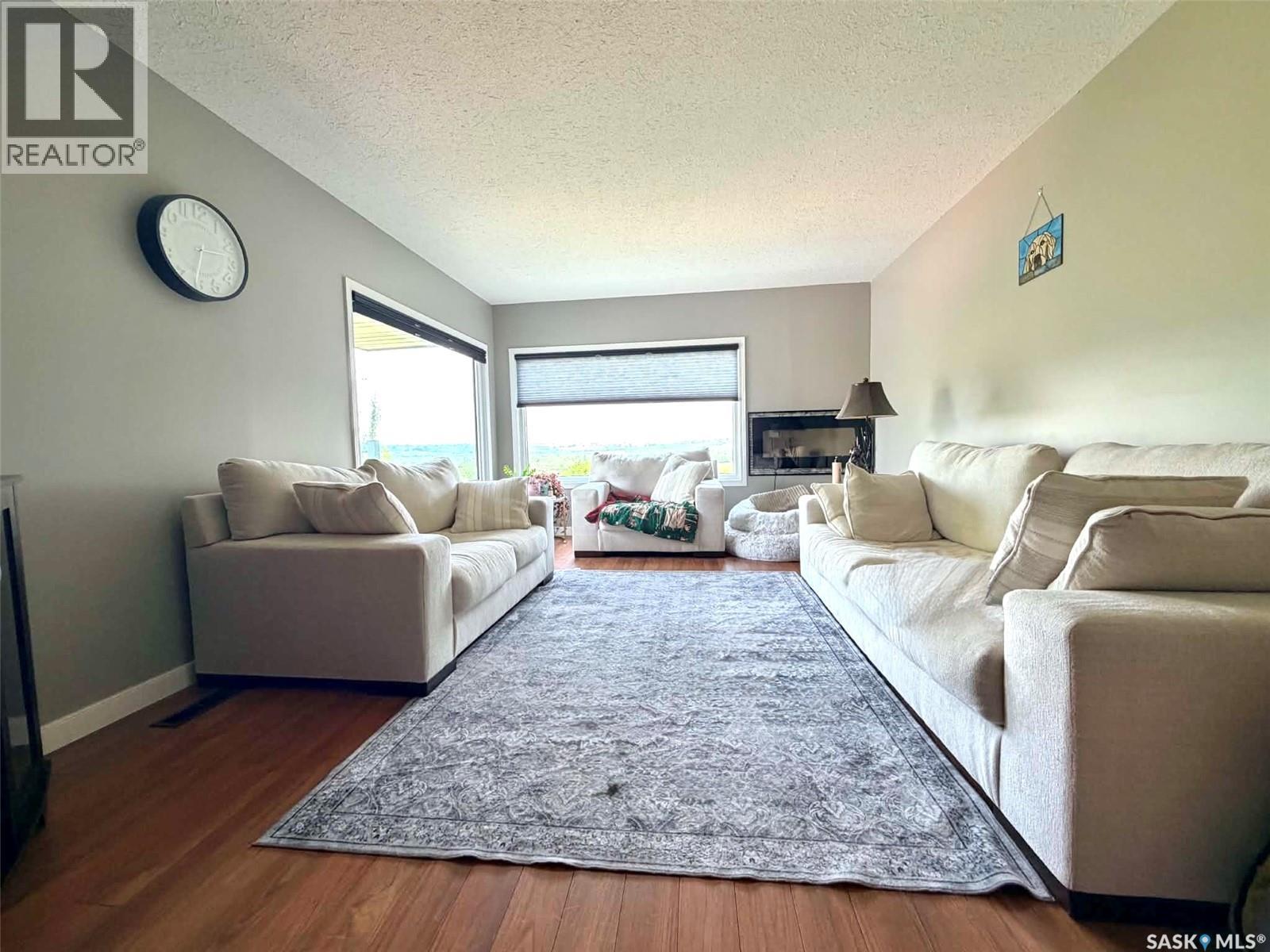 9 1st AVENUE - Image 7