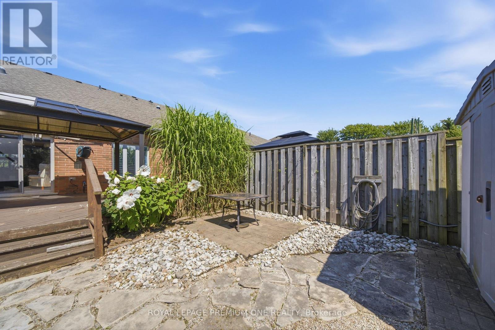 44 CONRAD PLACE - Image 33