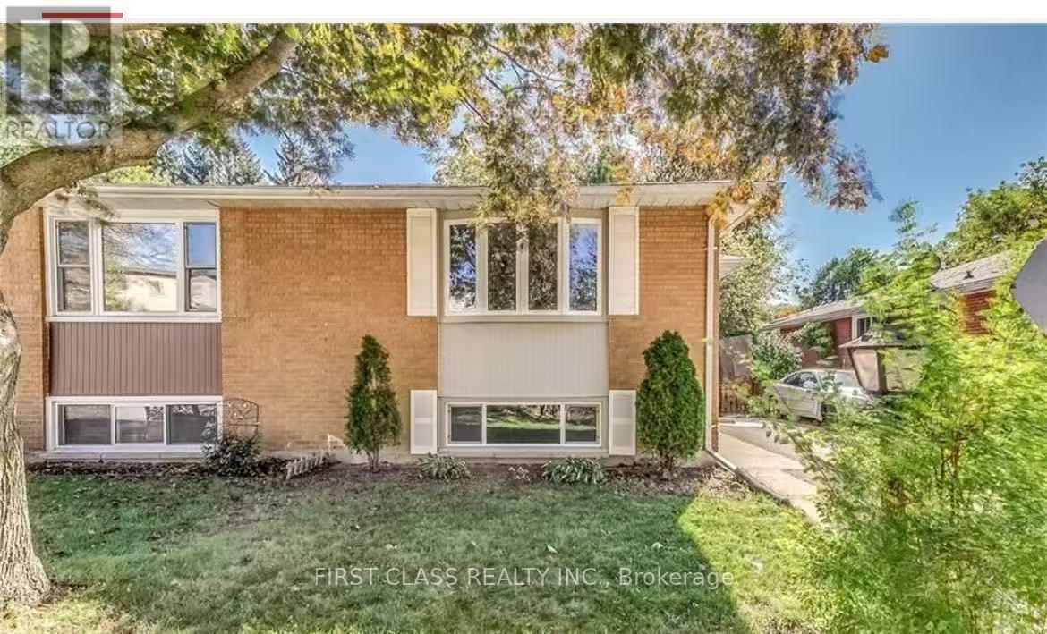 5 bedroom Single Family exterior, 657 SEVILLA PARK Place, London East (East C), Ontario