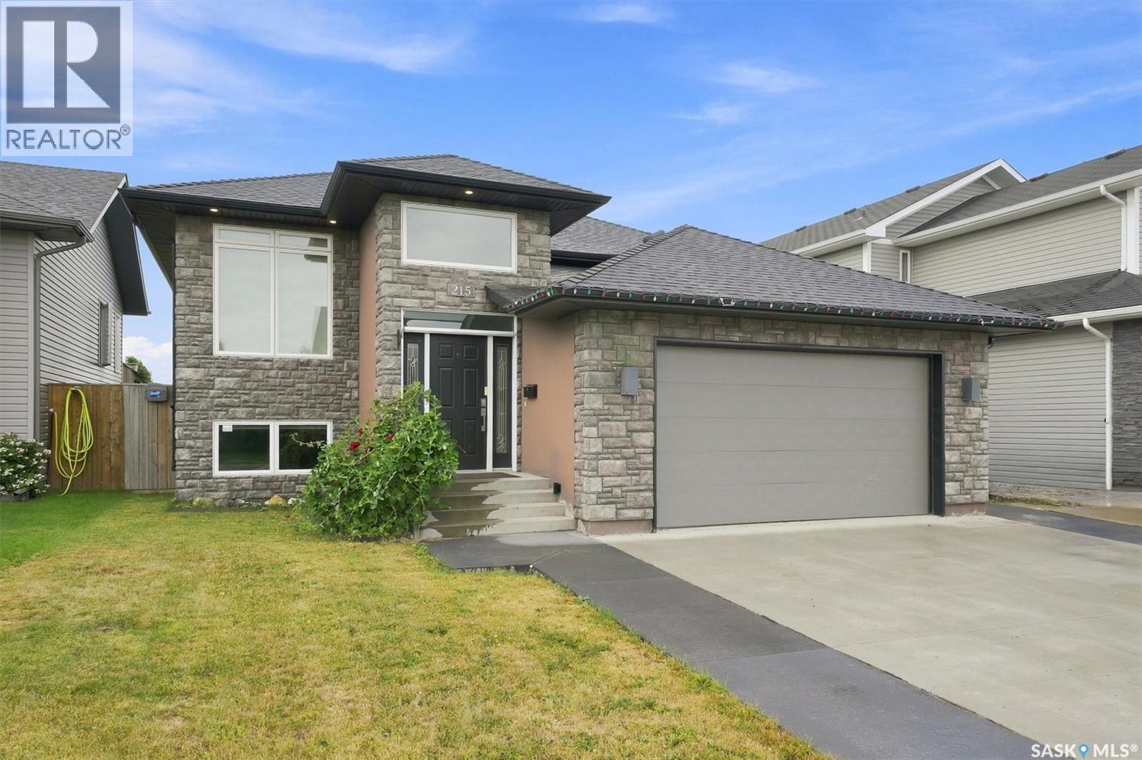 215 Padget CRESCENT